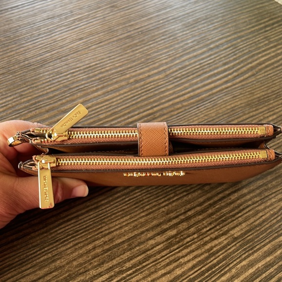 Michael Kors Jet Set Double Zip Wallet NWT - Picture 4 of 16